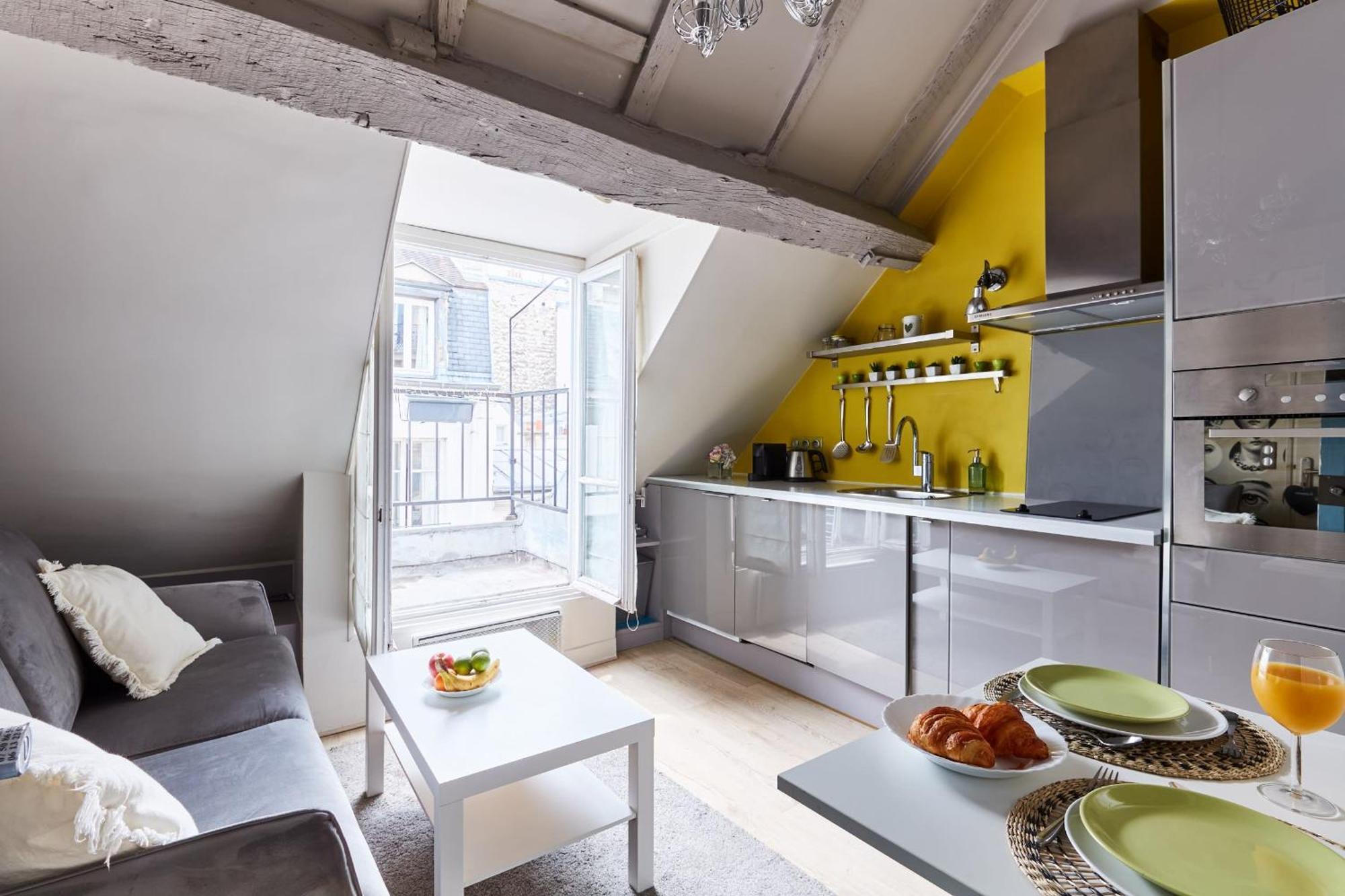 Place Des Vosges - 1Br With Balcony - Cityapartmentstay Paris Ngoại thất bức ảnh
