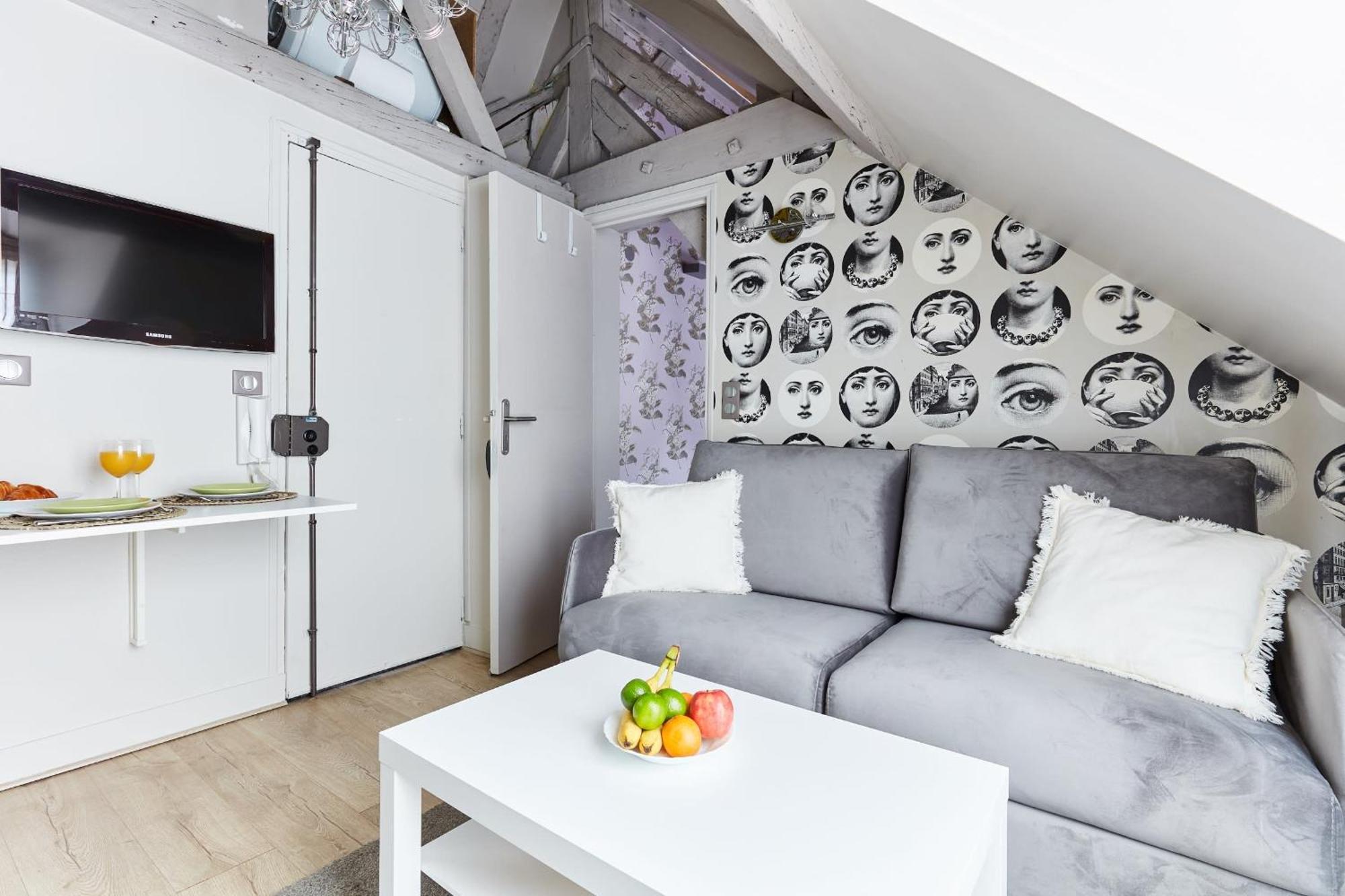 Place Des Vosges - 1Br With Balcony - Cityapartmentstay Paris Ngoại thất bức ảnh