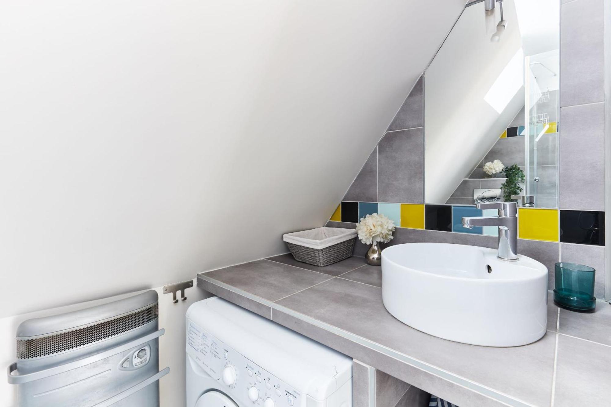 Place Des Vosges - 1Br With Balcony - Cityapartmentstay Paris Ngoại thất bức ảnh