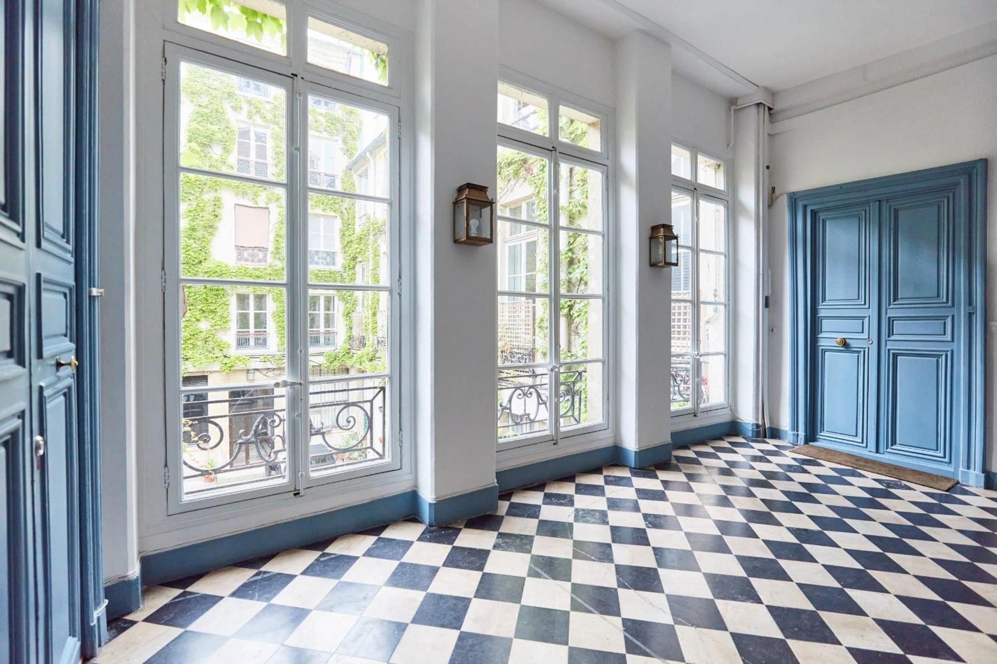 Place Des Vosges - 1Br With Balcony - Cityapartmentstay Paris Ngoại thất bức ảnh