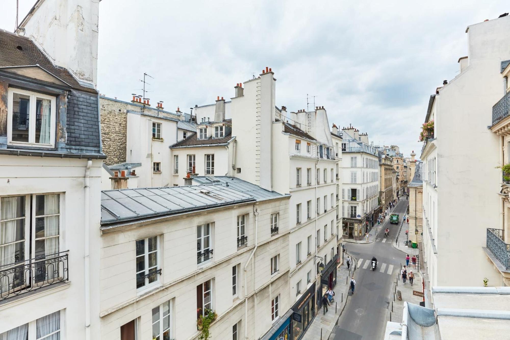 Place Des Vosges - 1Br With Balcony - Cityapartmentstay Paris Ngoại thất bức ảnh