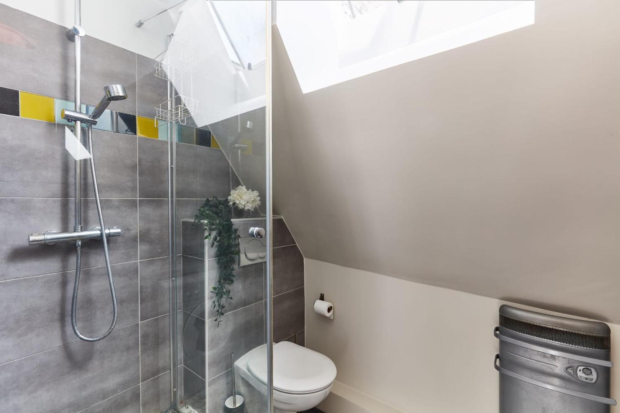 Place Des Vosges - 1Br With Balcony - Cityapartmentstay Paris Ngoại thất bức ảnh